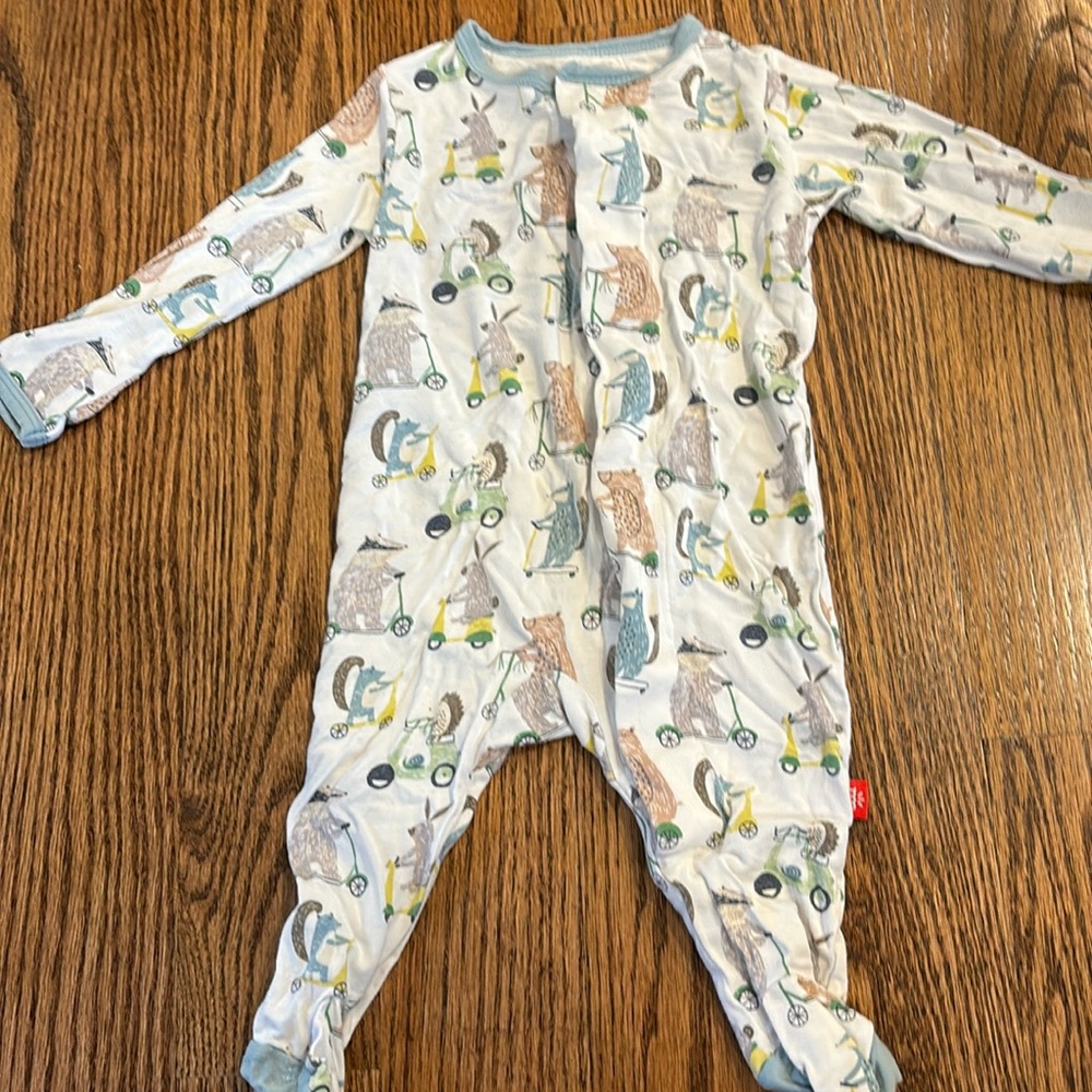 Size 0-3 Magnetic Me